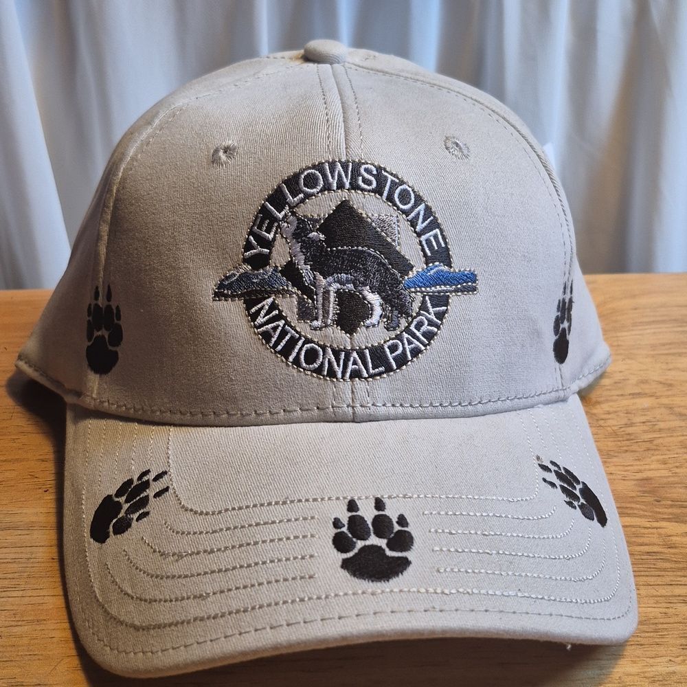 Yellowstone National Park L/XL Stretchfit Hat - New